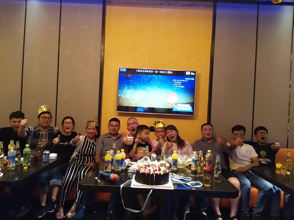 香蕉视频网站入口员工生日活动